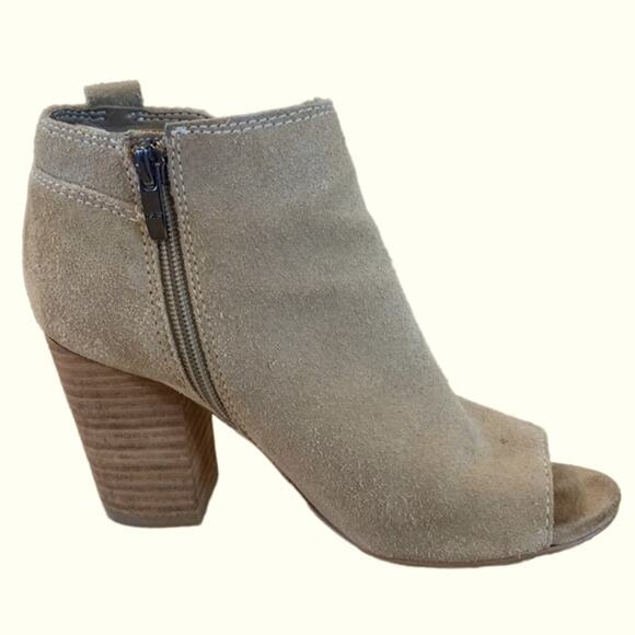 Marc fisher booties tan suede size 6 block chunky heels 3.5” side fringe - Picture 5 of 6